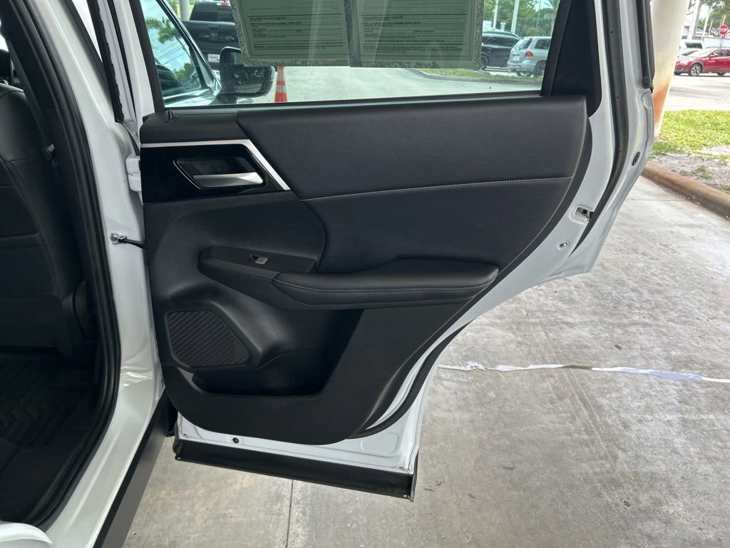 Used 2023 Mitsubishi Outlander SE FWD image 30