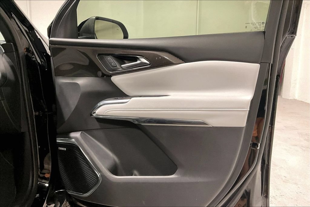 Used 2025 Chevrolet Traverse High Country w/ LPO, Floor Liner Package AWD/4WD image 23
