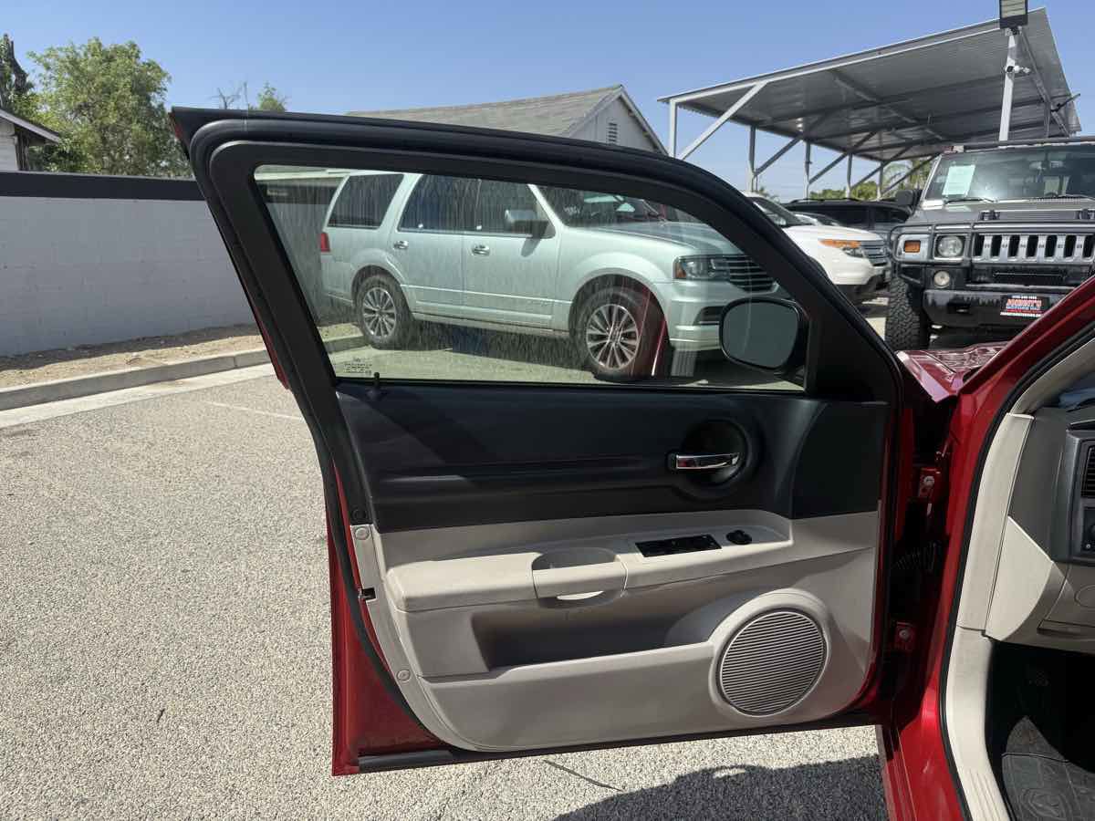 Used 2005 Dodge Magnum SE RWD image 7