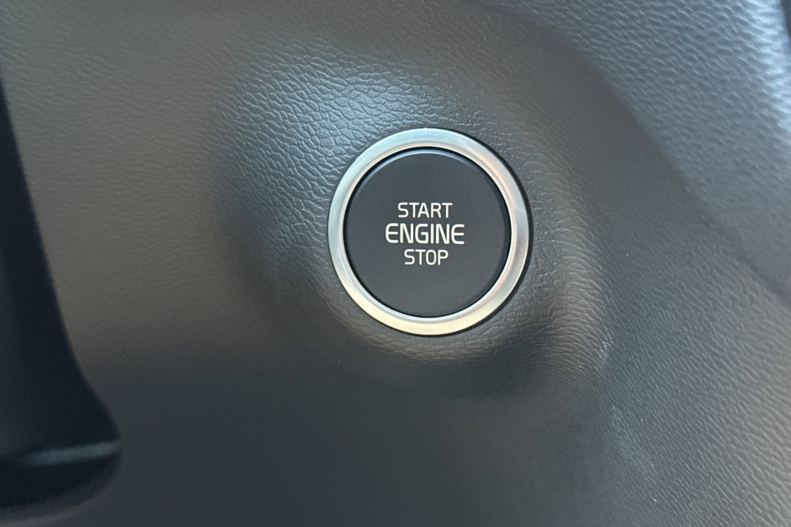 New 2025 Volvo XC40 B5 Plus image 26