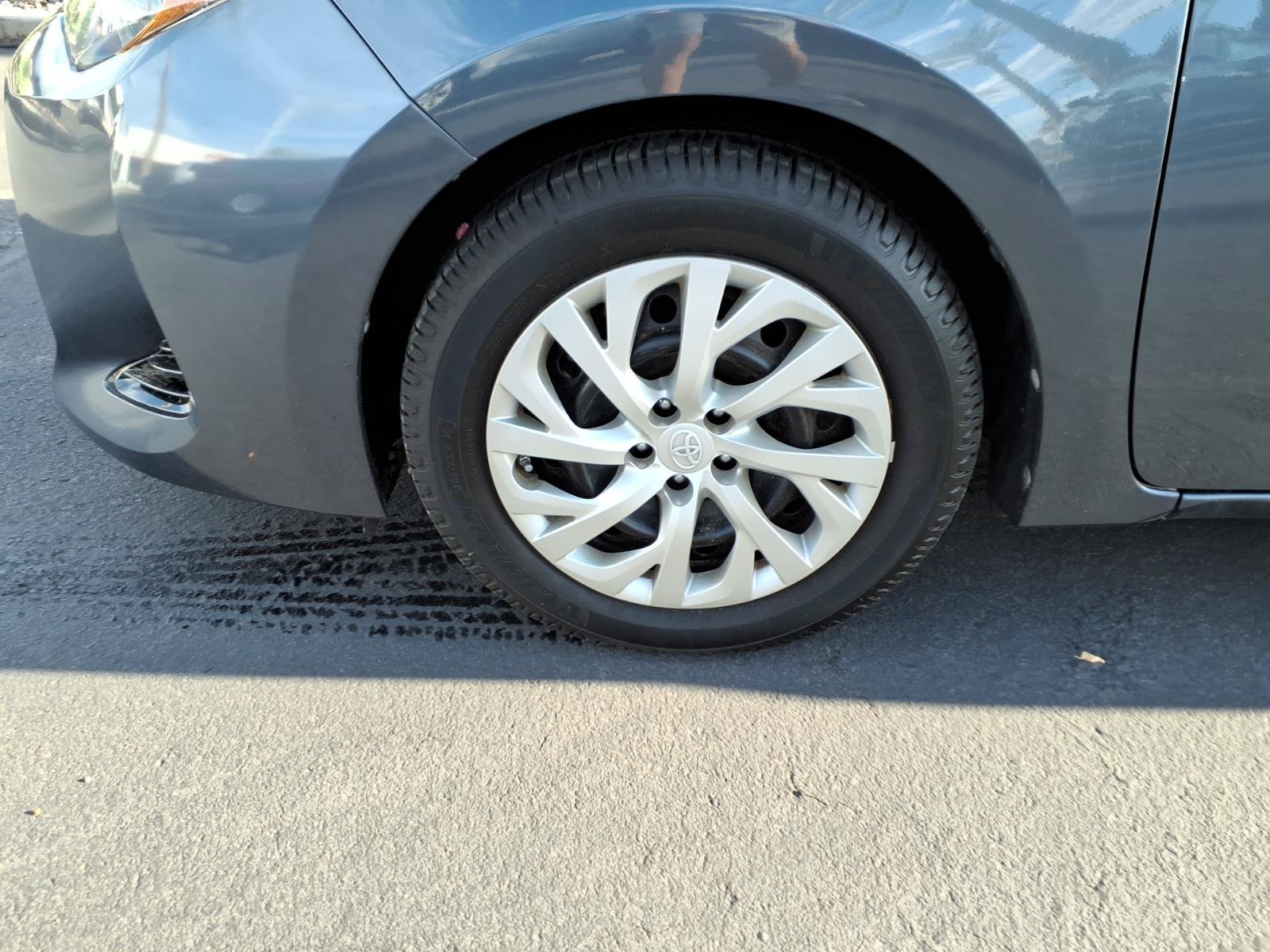 Used 2018 Toyota Corolla LE w/ Carpet Mat Package (TMS) FWD image 9