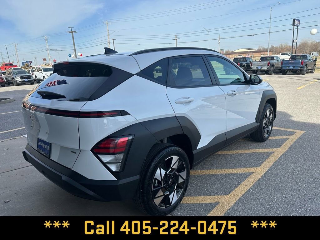 Used 2025 Hyundai Kona SEL image 2