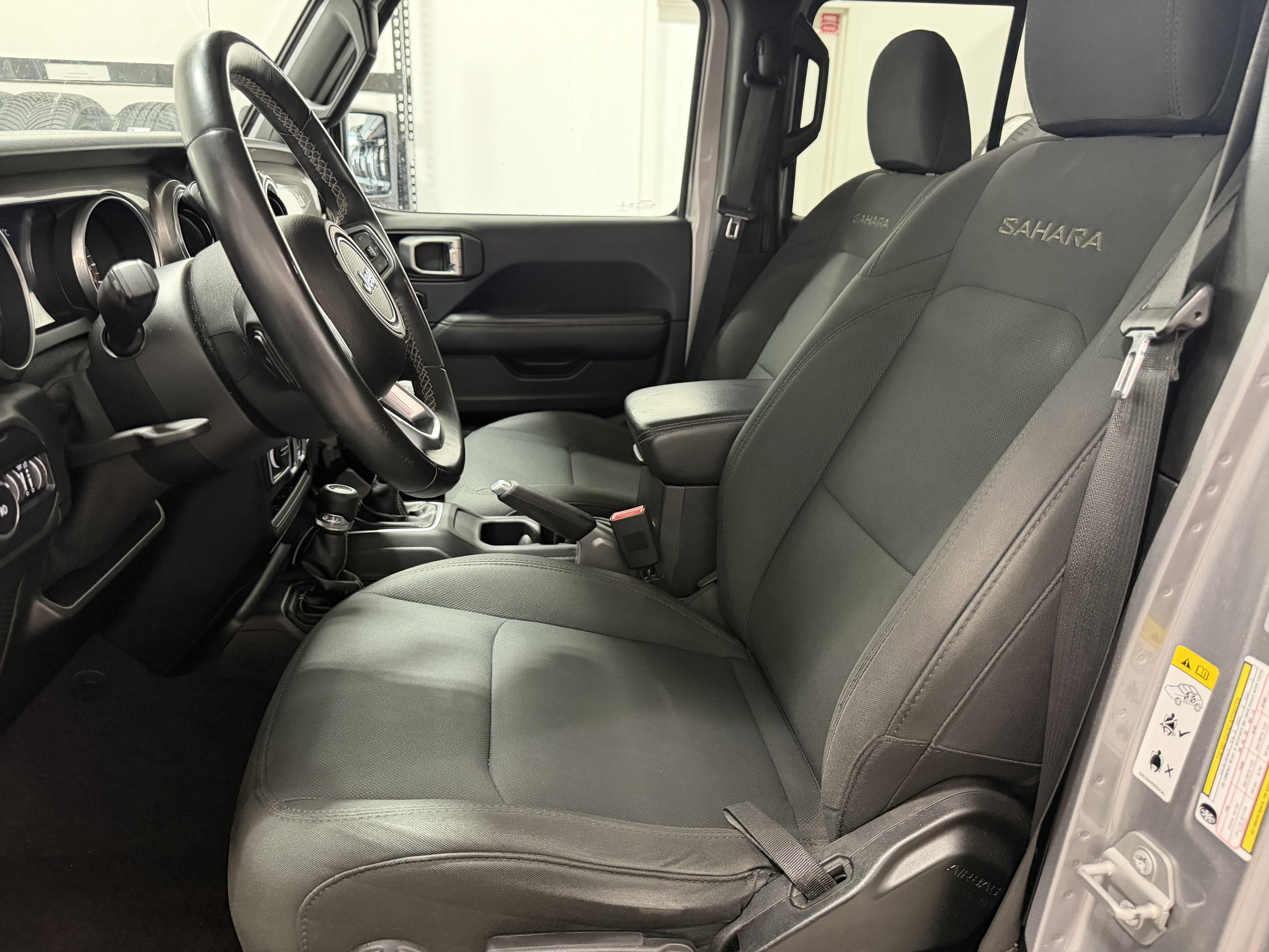 Used 2018 Jeep Wrangler Unlimited Sahara image 27