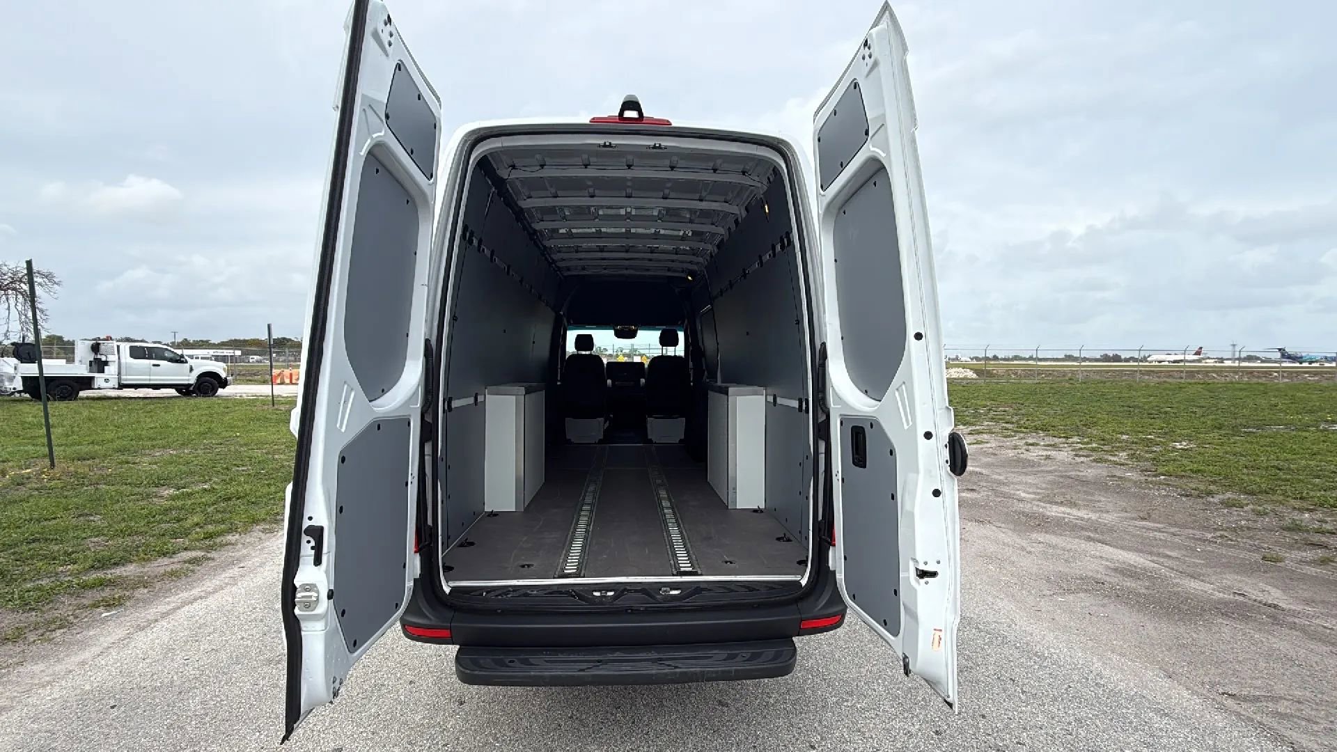 Used 2024 Mercedes-Benz Sprinter 2500 w/ Acoustic Package image 9