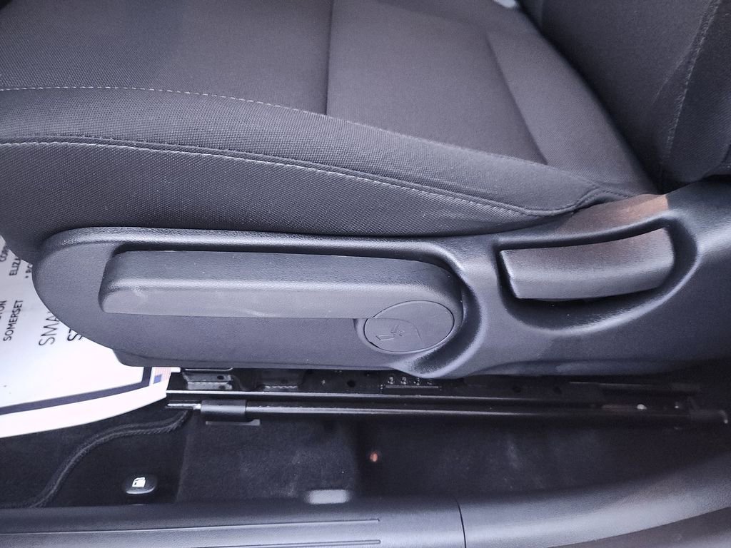 Used 2025 Hyundai Kona SE image 12