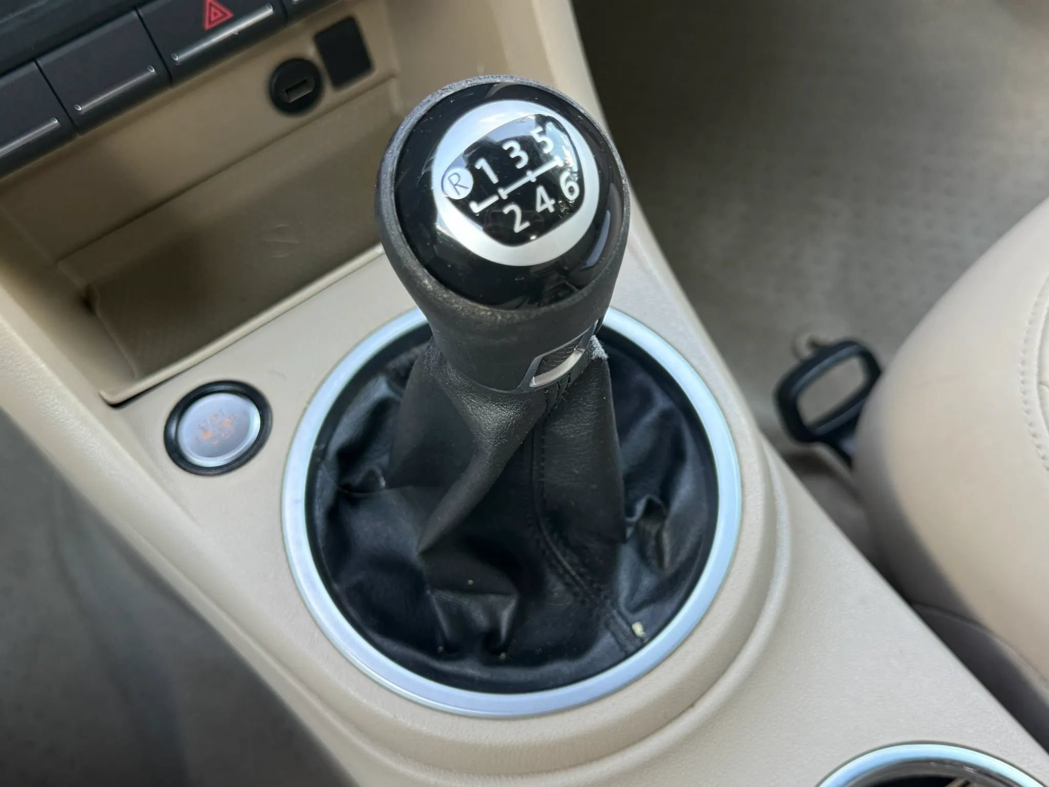 Used 2013 Volkswagen Beetle TDI FWD image 10