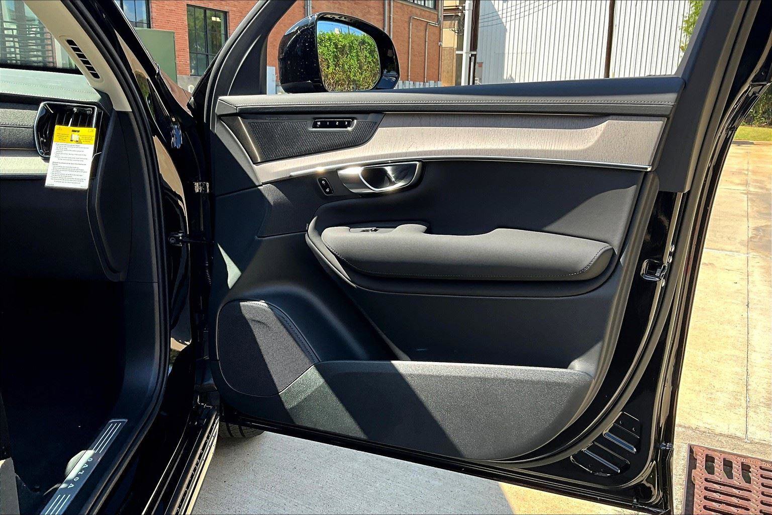 New 2026 Volvo XC90 B6 Ultra w/ Protection Package Premier image 13