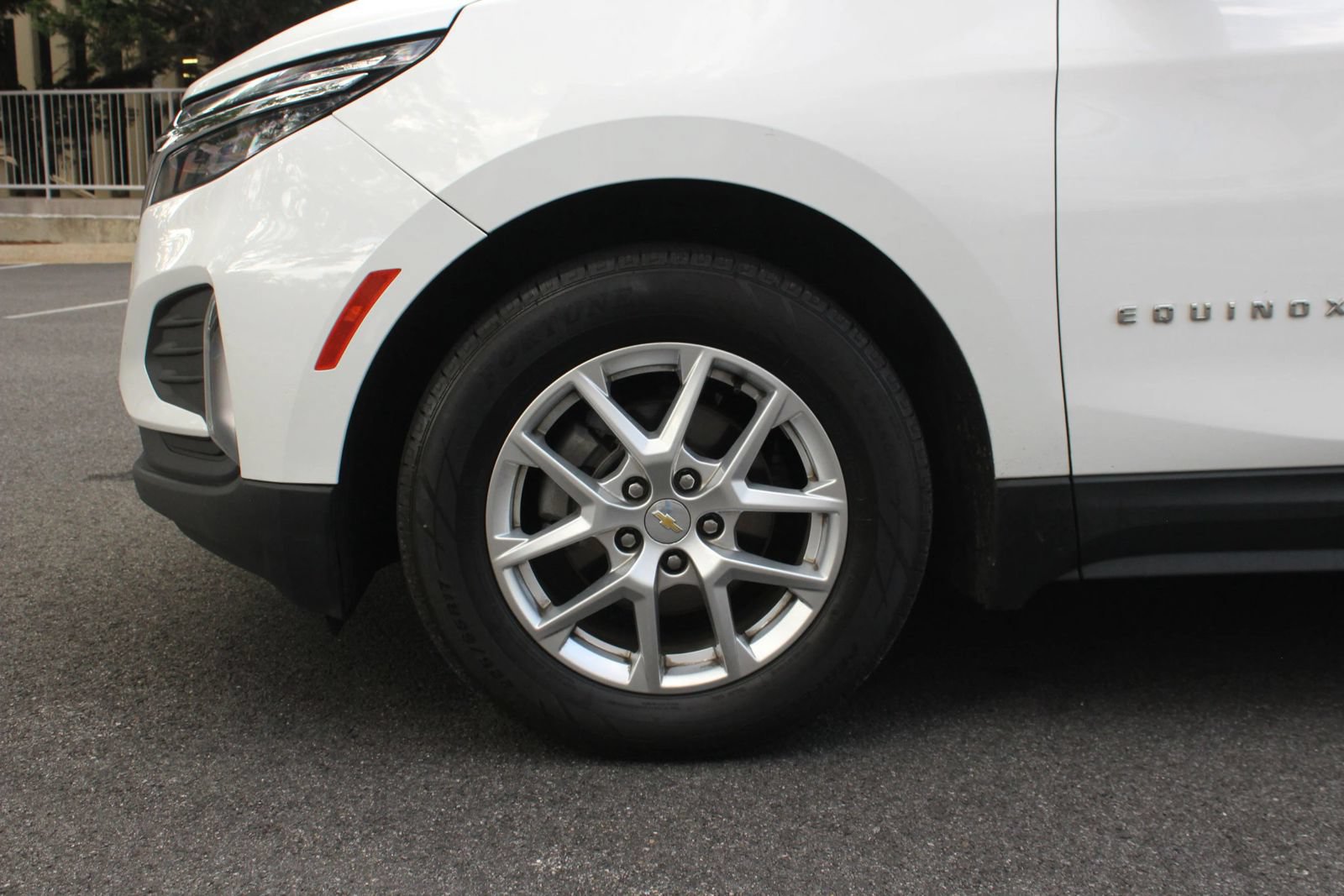 Used 2022 Chevrolet Equinox LT FWD image 11