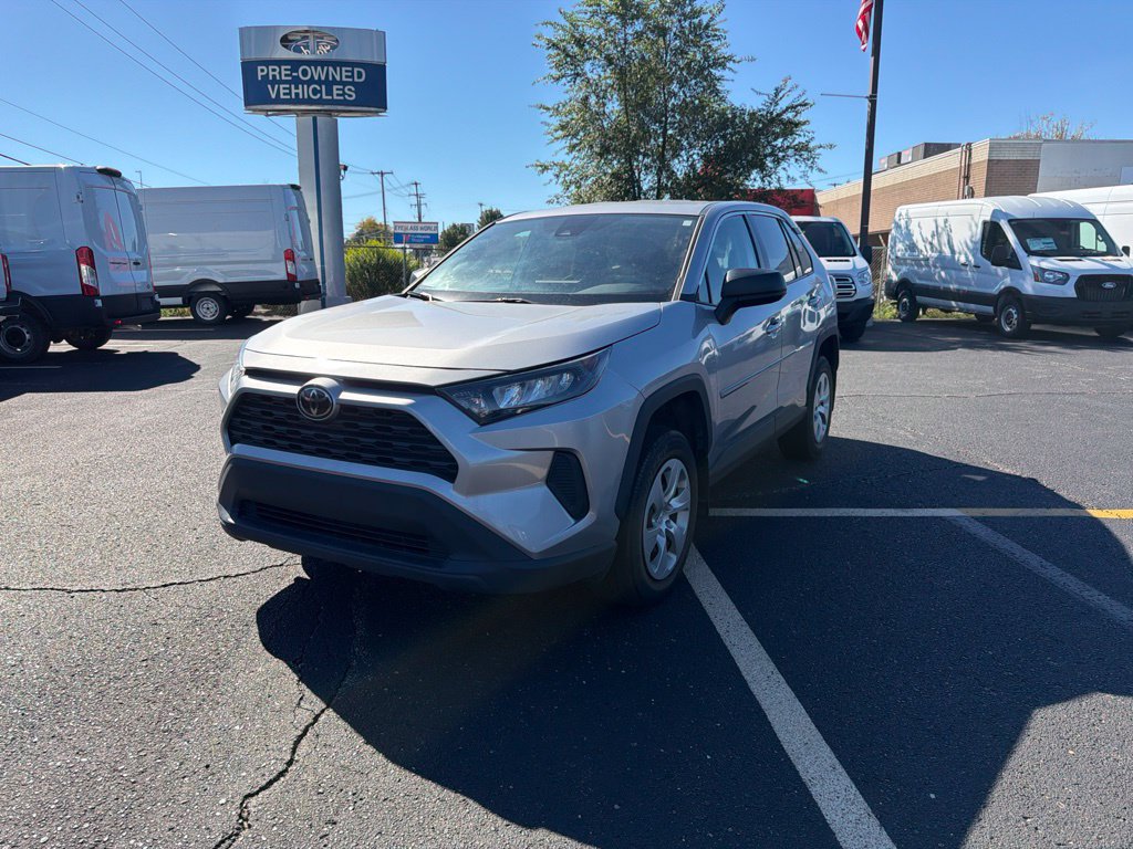 Used 2022 Toyota RAV4 LE AWD/4WD image 1