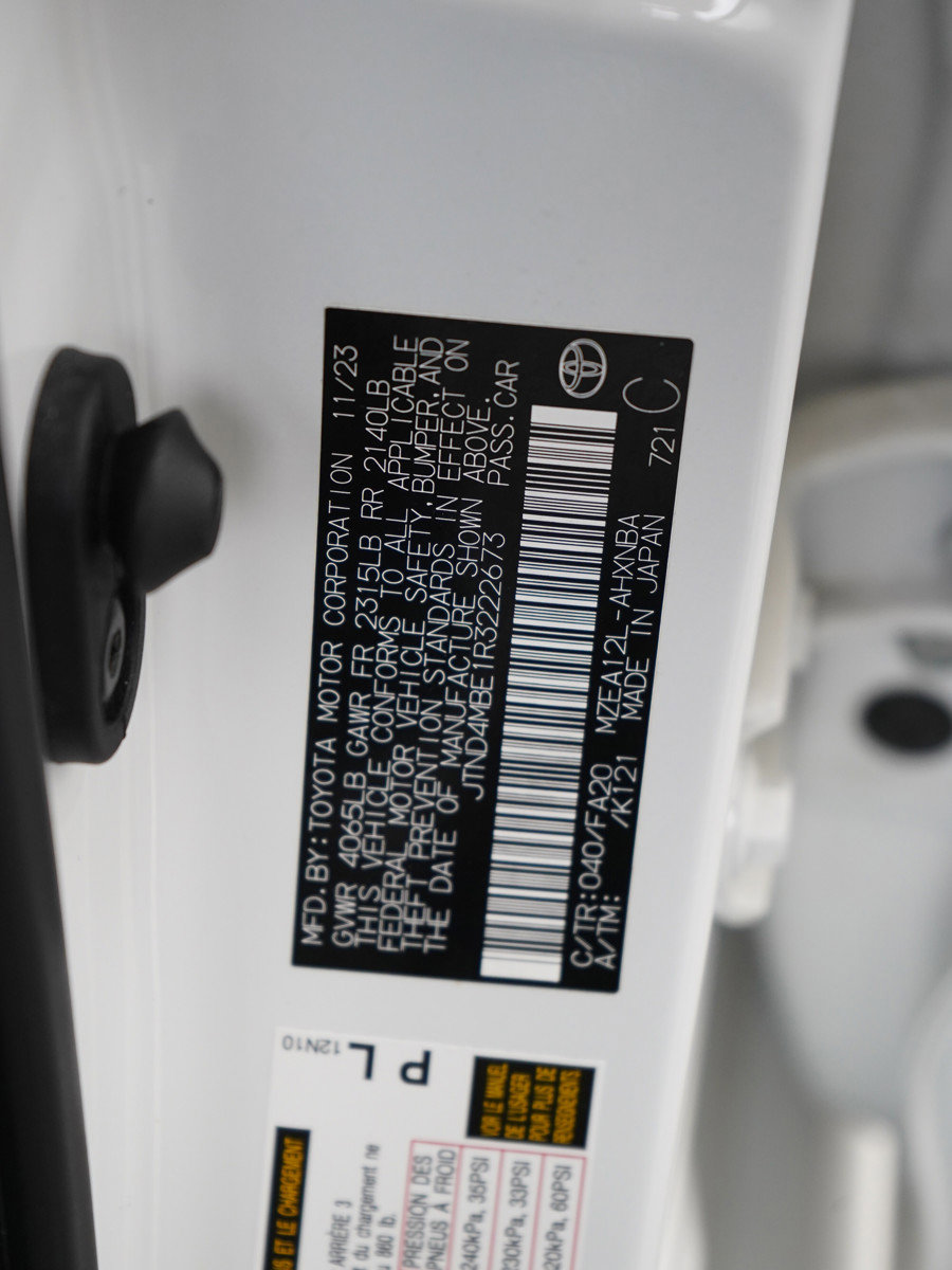 Used 2024 Toyota Corolla SE w/ SE Package FWD image 27