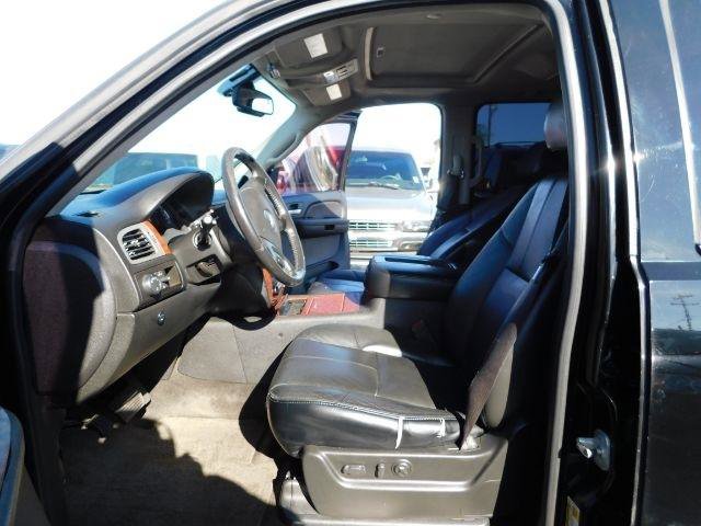 Used 2008 Chevrolet Suburban LTZ w/ LTZ Preferred Equipment Group image 9