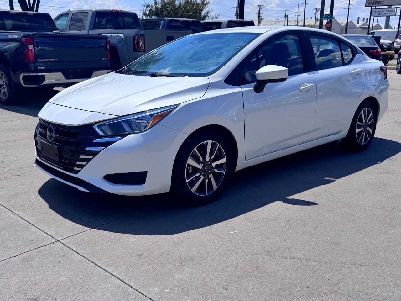 Used 2023 Nissan Versa SV FWD image 1