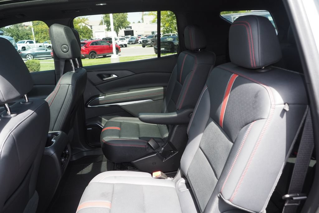 Used 2024 Chevrolet Traverse RS AWD/4WD image 16