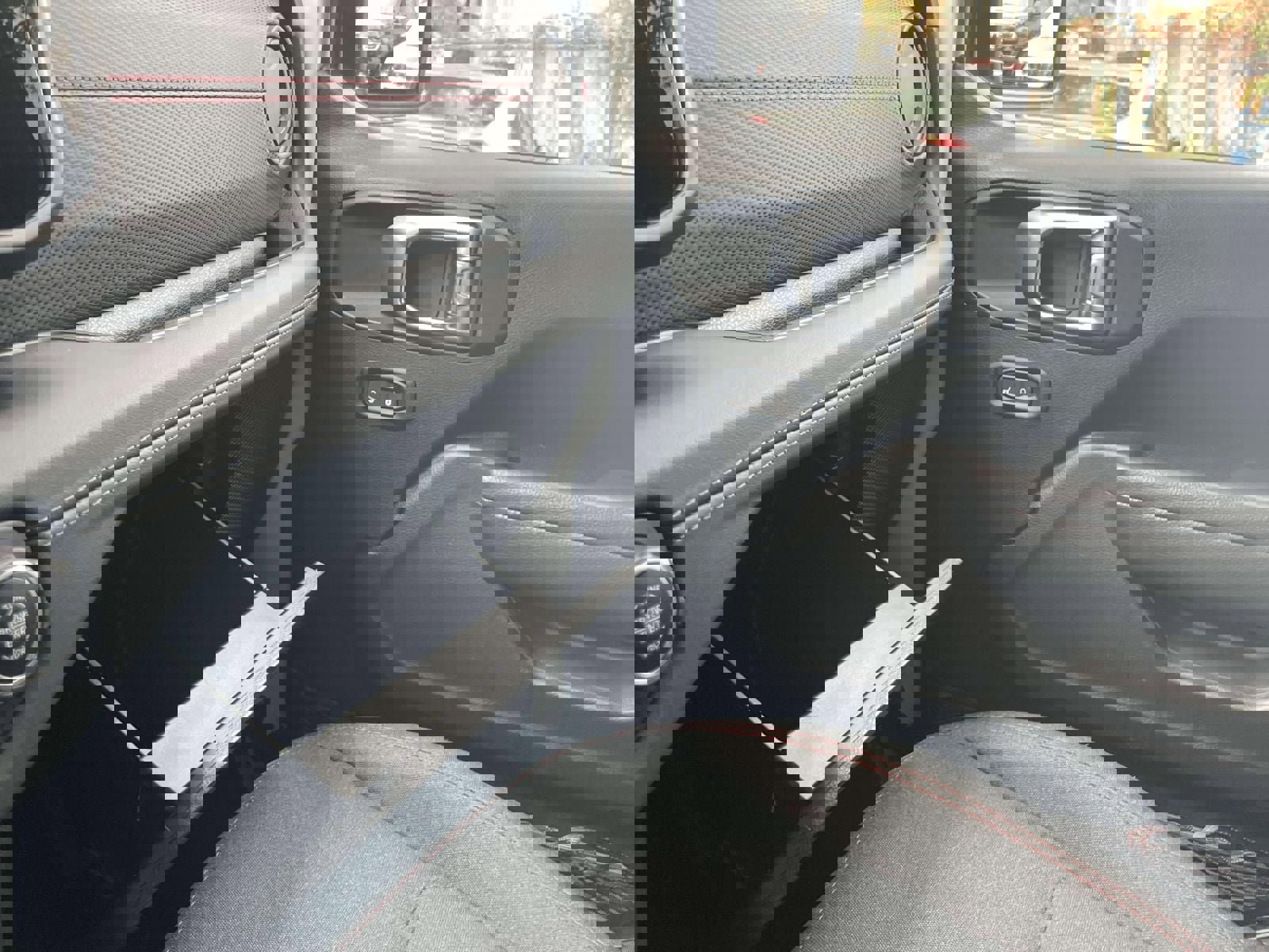 Used 2024 Jeep Wrangler Unlimited Rubicon image 33