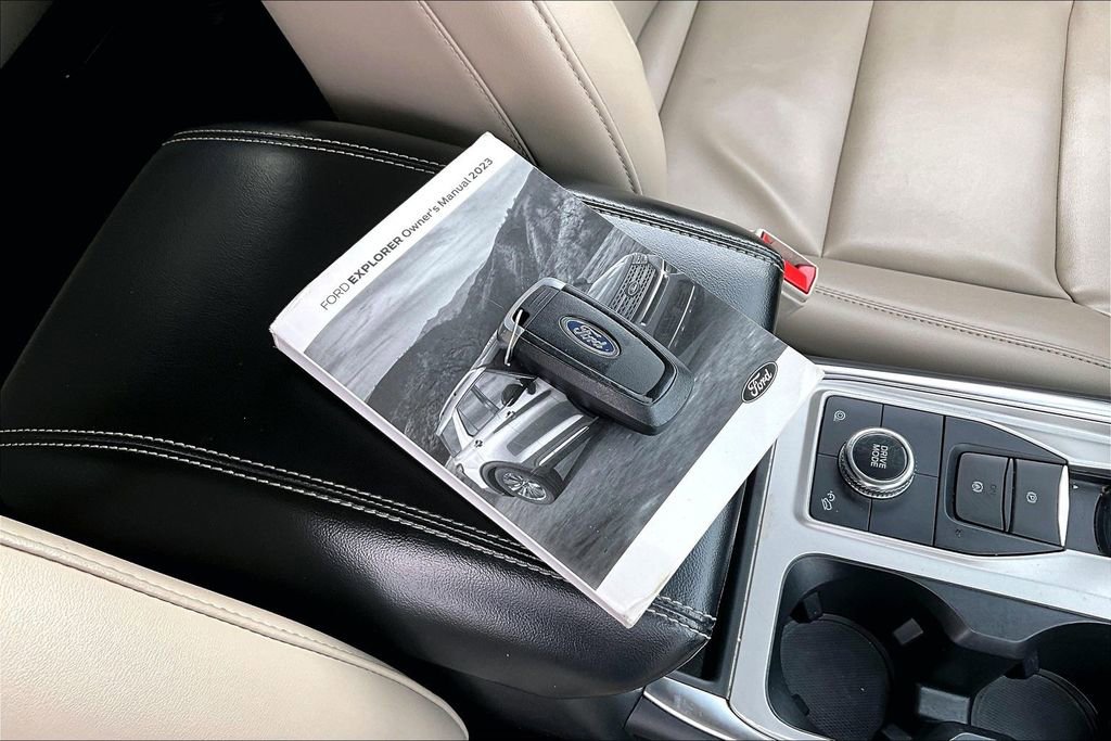 Used 2023 Ford Explorer XLT w/ Equipment Group 202A image 36