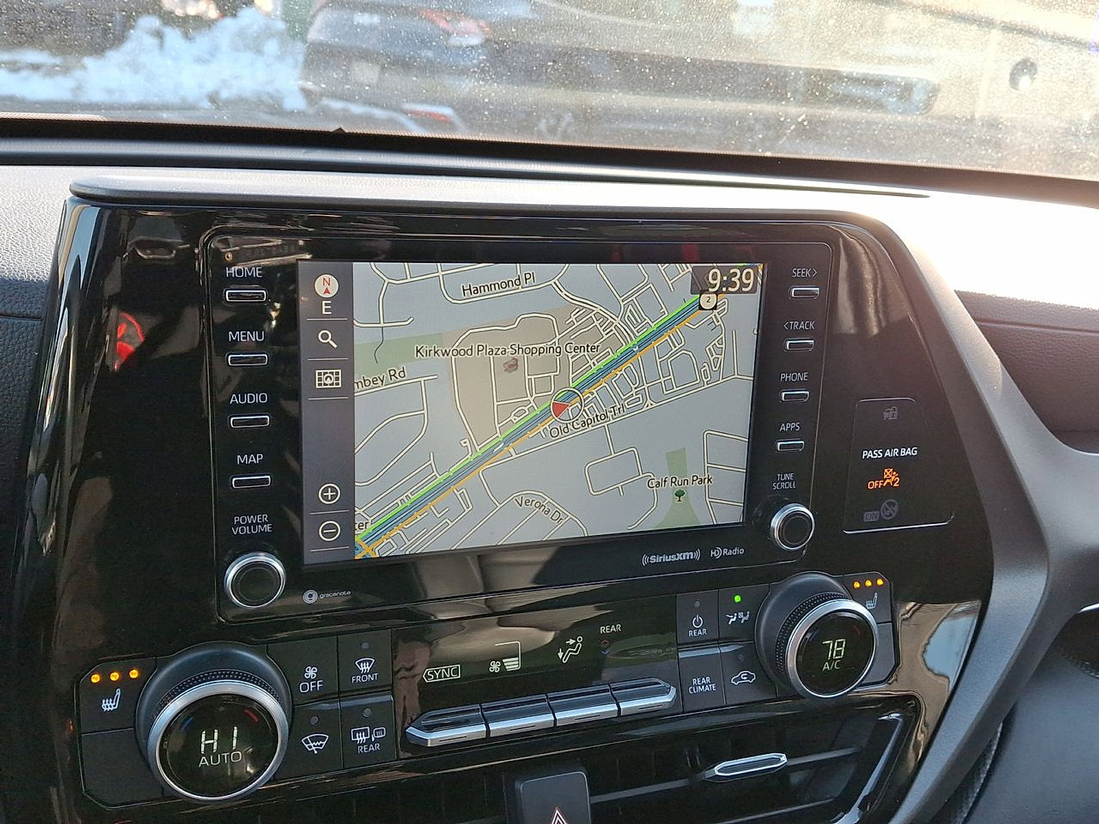 Used 2021 Toyota Highlander XLE image 22