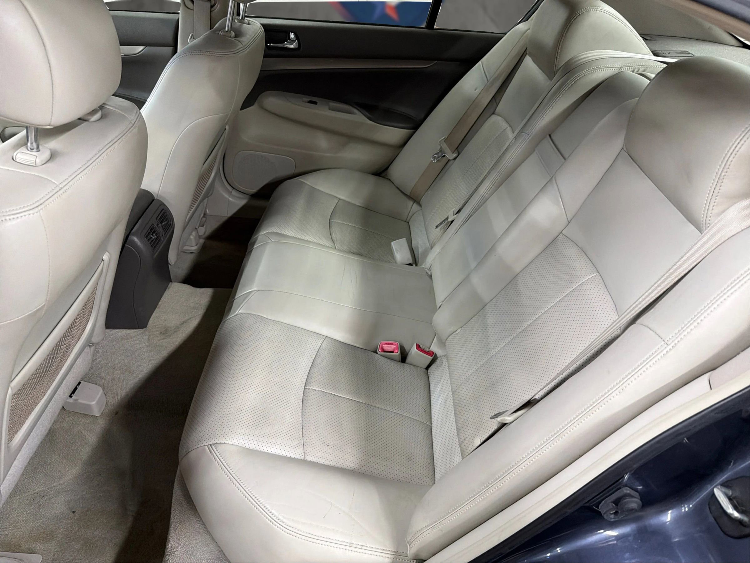 Used 2010 INFINITI G37 Journey w/ Premium Pkg image 31