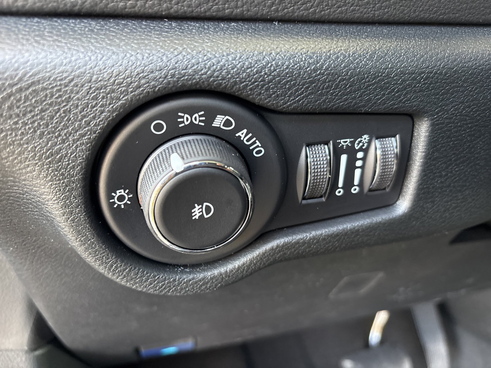 New 2026 Chrysler Pacifica Select w/ S Appearance Package FWD image 12