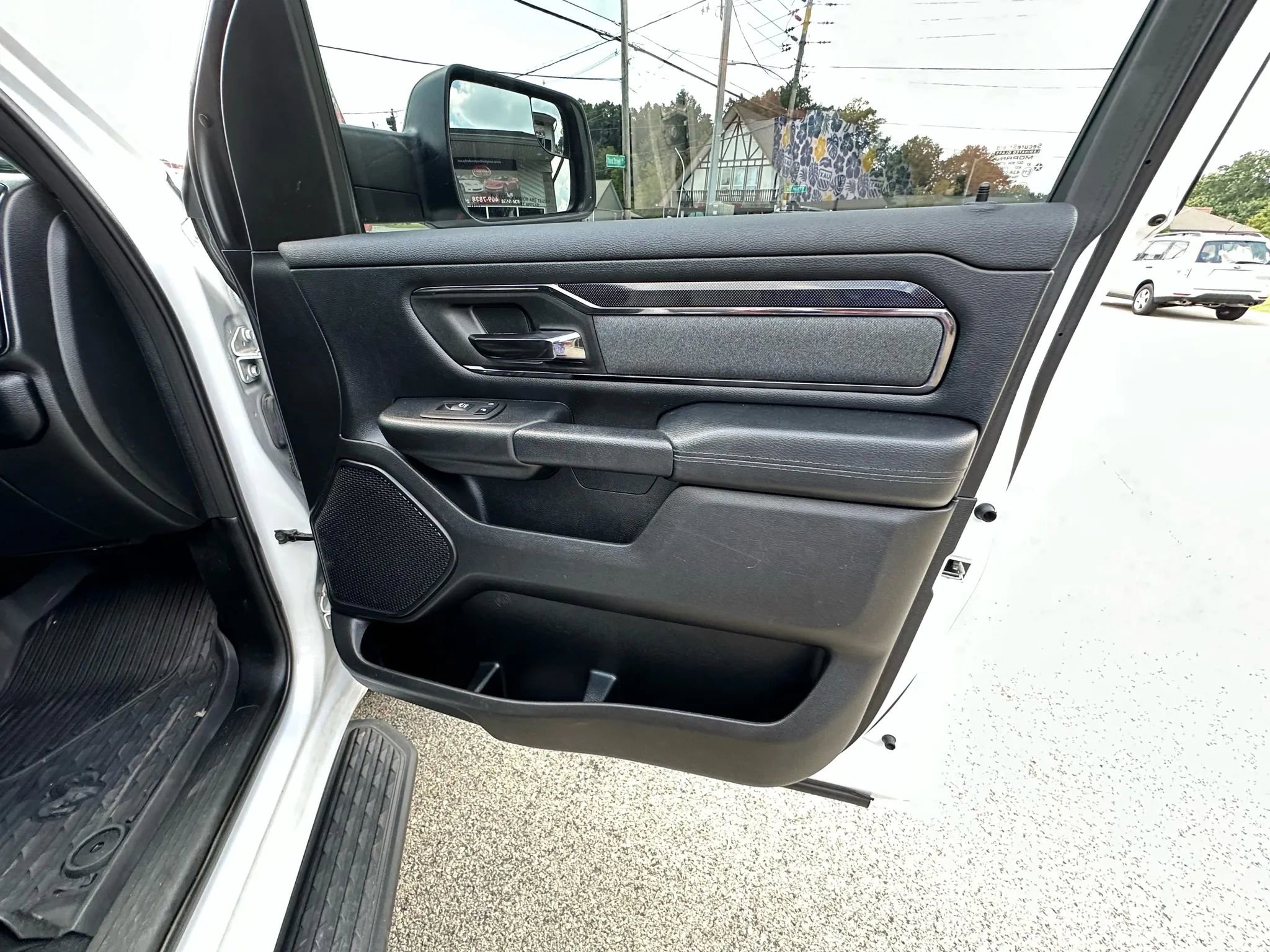 Used 2021 RAM 1500 Big Horn w/ Built-to-serve Edition image 16