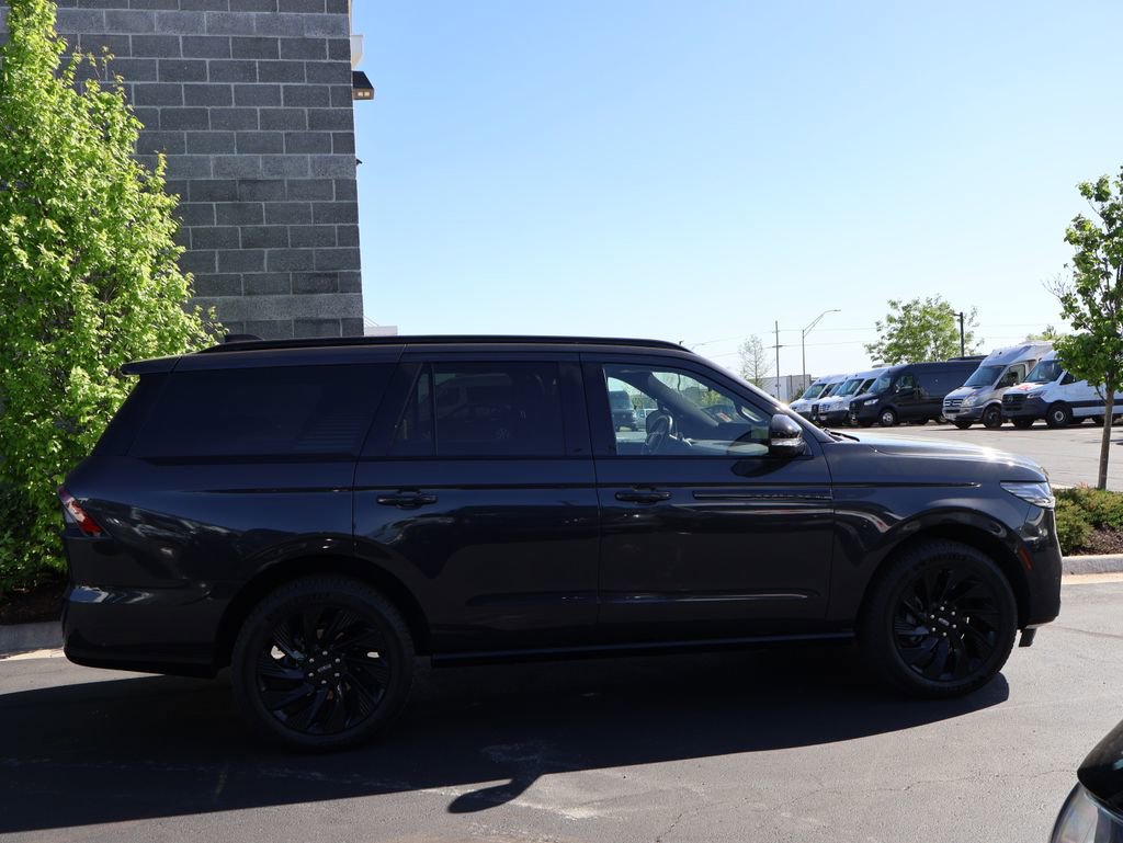 Used 2025 Lincoln Navigator Reserve w/ Jet Appearance Package AWD/4WD image 5