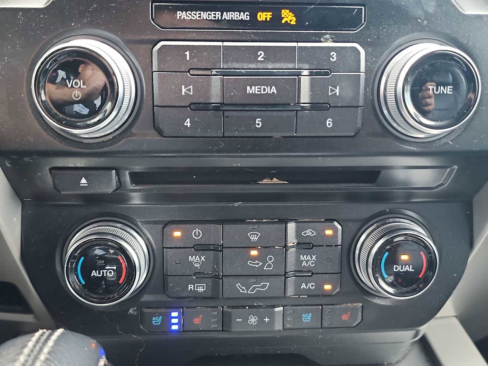 Used 2015 Ford F150 Lariat AWD/4WD image 19