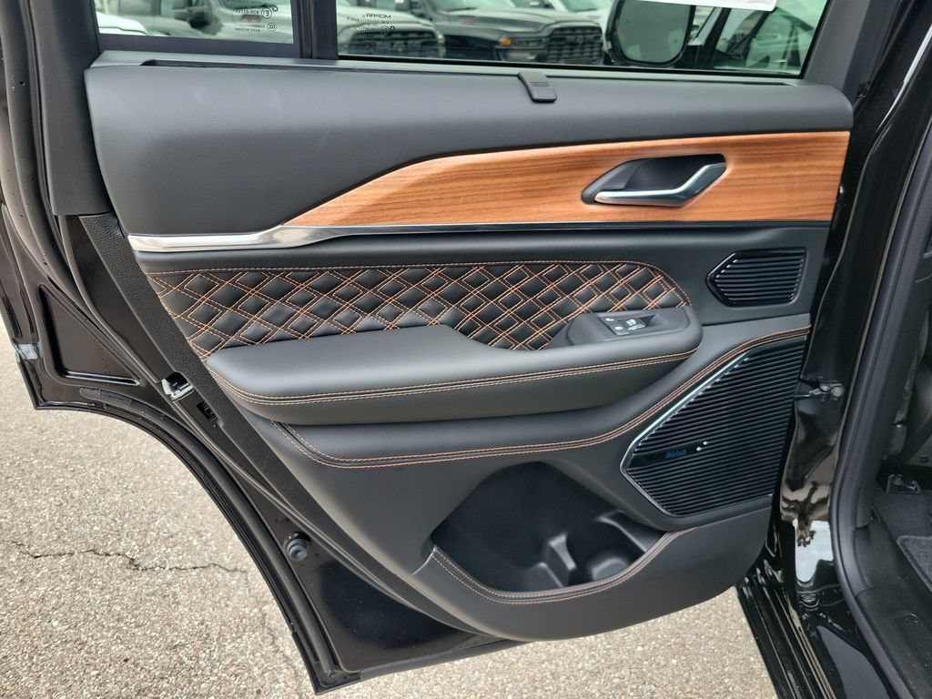 New 2026 Jeep Grand Cherokee Summit AWD/4WD image 10