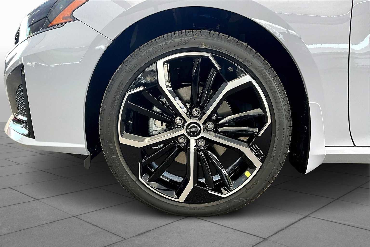 New 2025 Nissan Altima 2.5 SR image 9