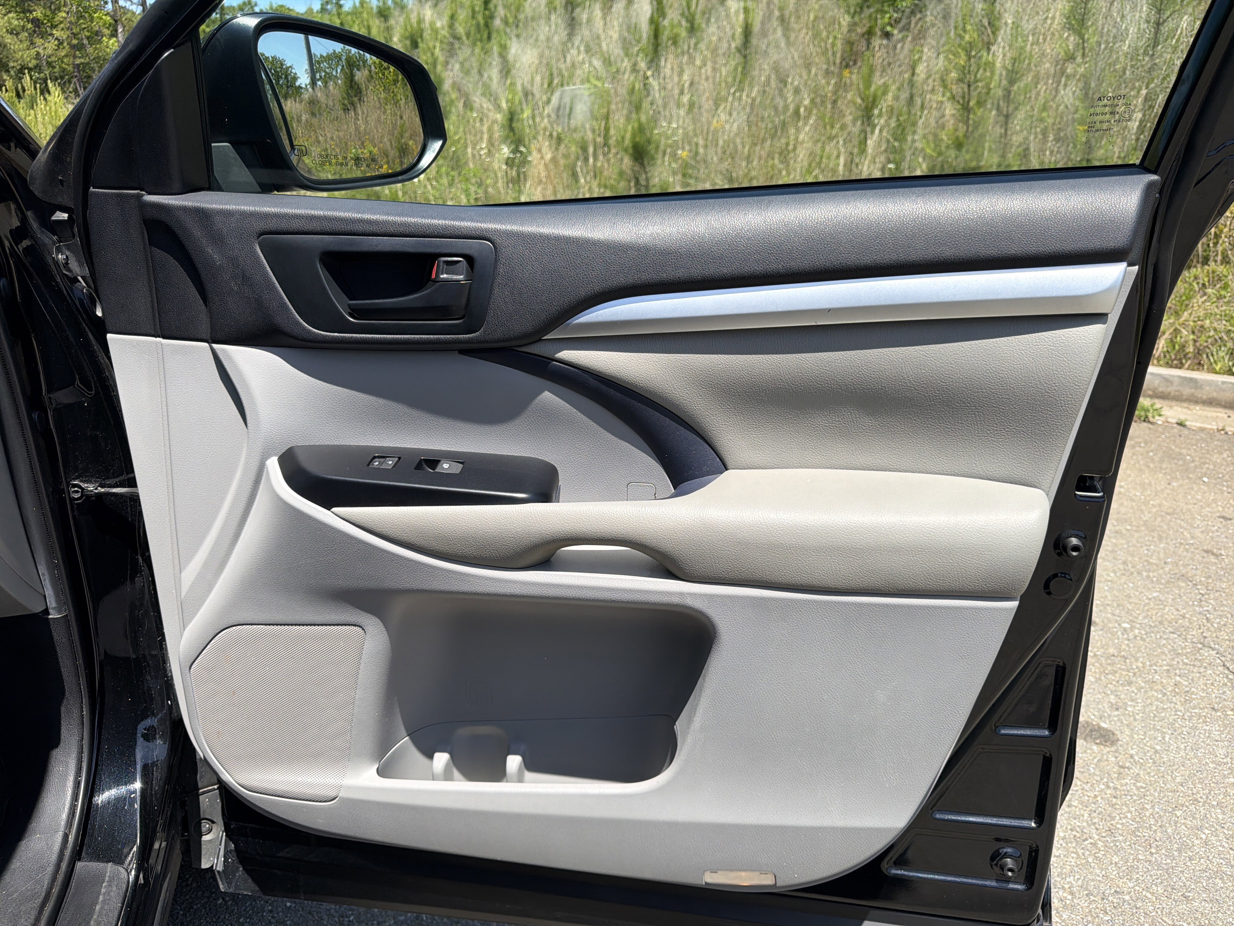 Used 2019 Toyota Highlander LE FWD image 14