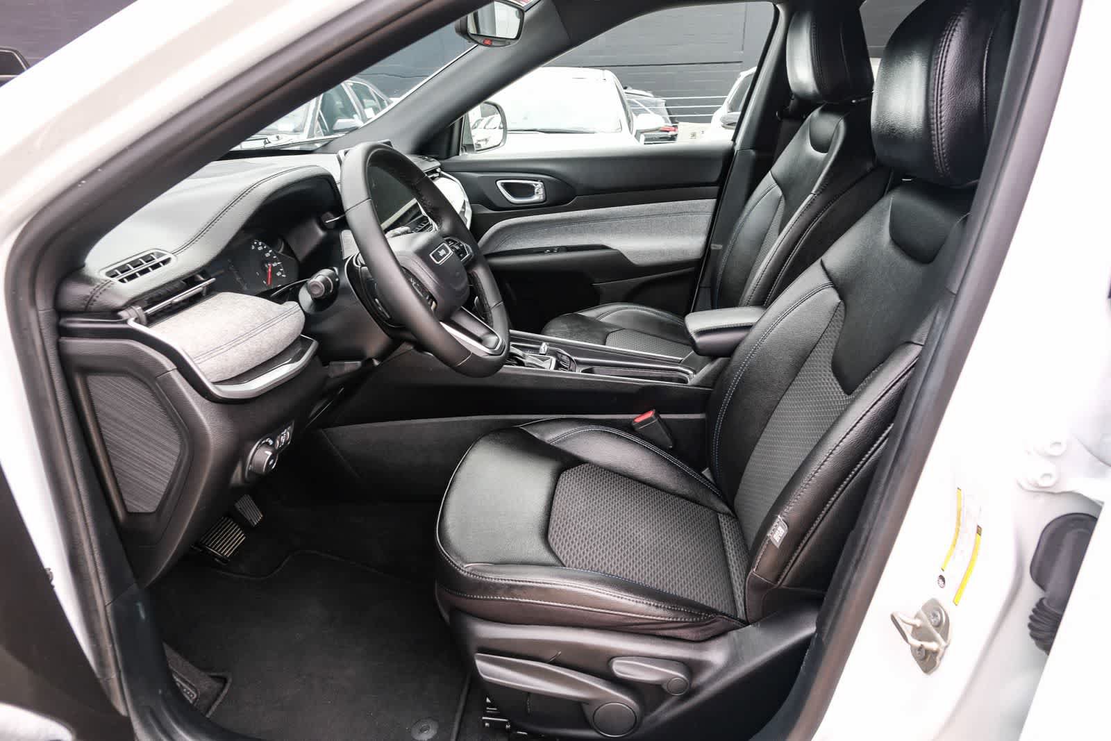 Used 2024 Jeep Compass Latitude AWD/4WD image 20