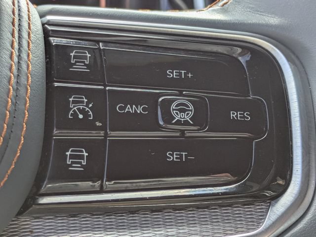Used 2023 Jeep Grand Wagoneer Series III AWD/4WD image 25