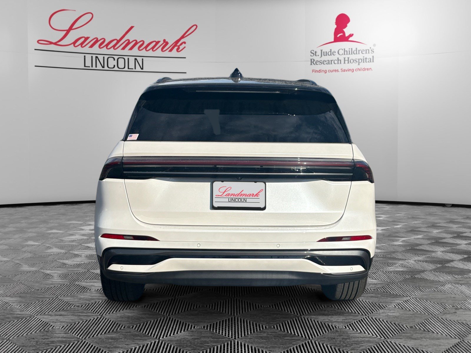 Certified 2024 Lincoln Nautilus Reserve w/ Equipment Group 202A AWD/4WD image 4