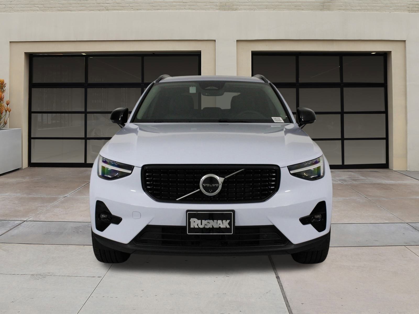 New 2025 Volvo XC40 B5 Plus w/ Climate Package image 2