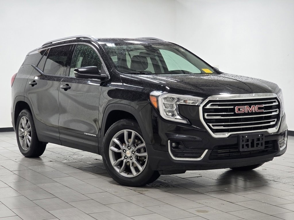 Used 2024 GMC Terrain SLT image 2