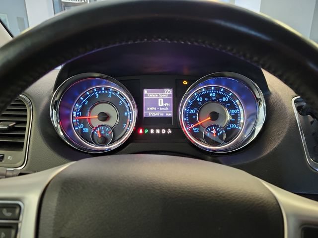Used 2016 Chrysler Town & Country Touring FWD image 16