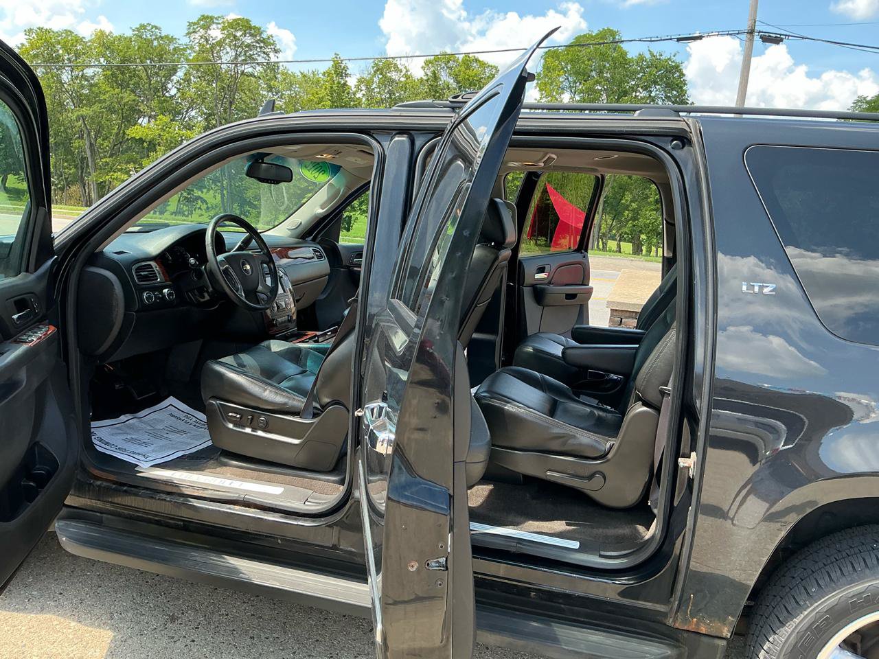 Used 2012 Chevrolet Suburban LTZ AWD/4WD image 9