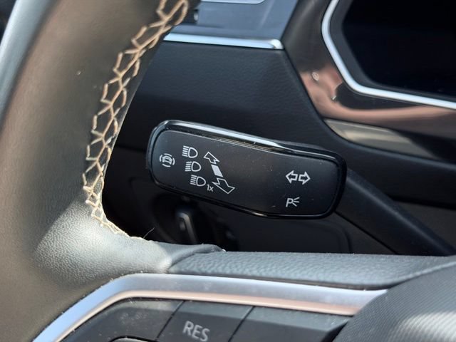 Used 2023 Volkswagen Tiguan SE R-Line AWD/4WD image 27