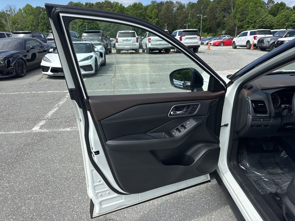 Used 2021 Nissan Rogue SL AWD/4WD image 27