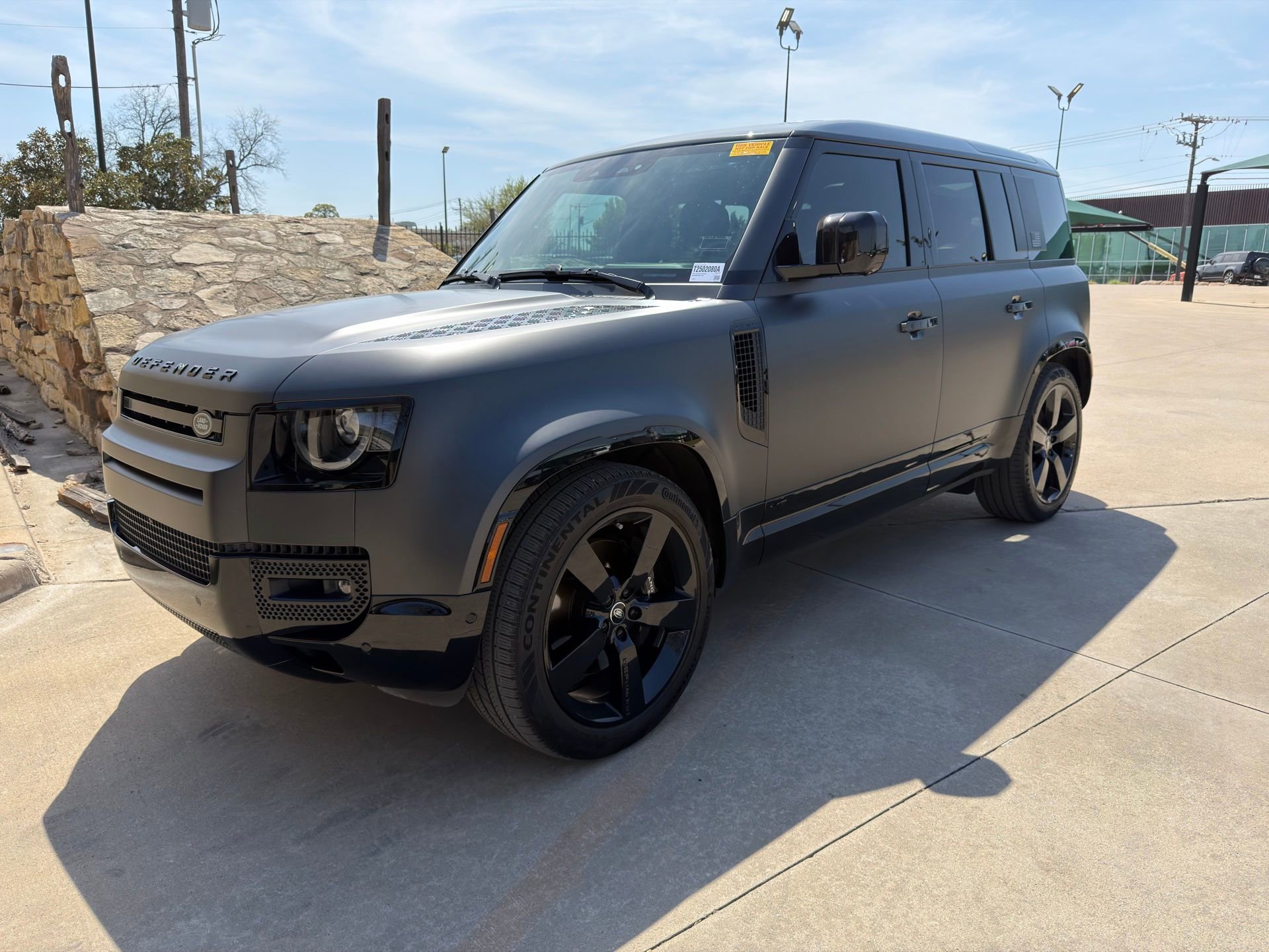 Used 2025 Land Rover Defender 110 V8 image 1