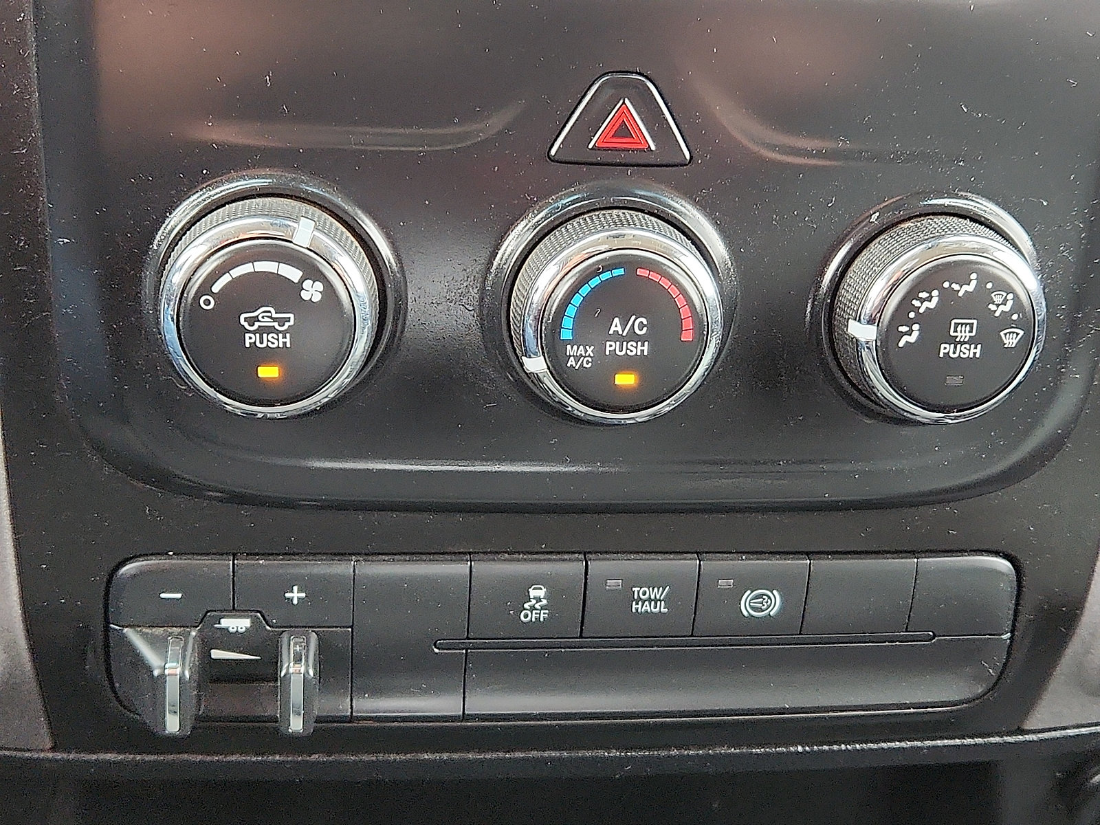 Used 2014 RAM 2500 Tradesman w/ Chrome Appearance Group AWD/4WD image 17