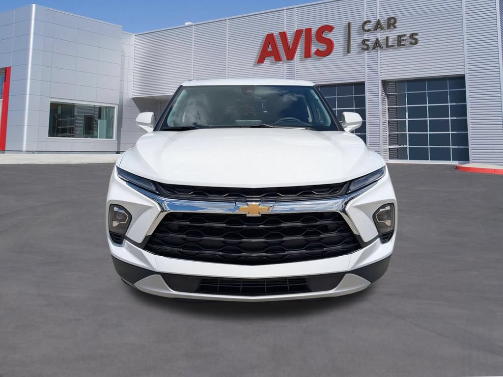 Used 2025 Chevrolet Blazer LT FWD image 2