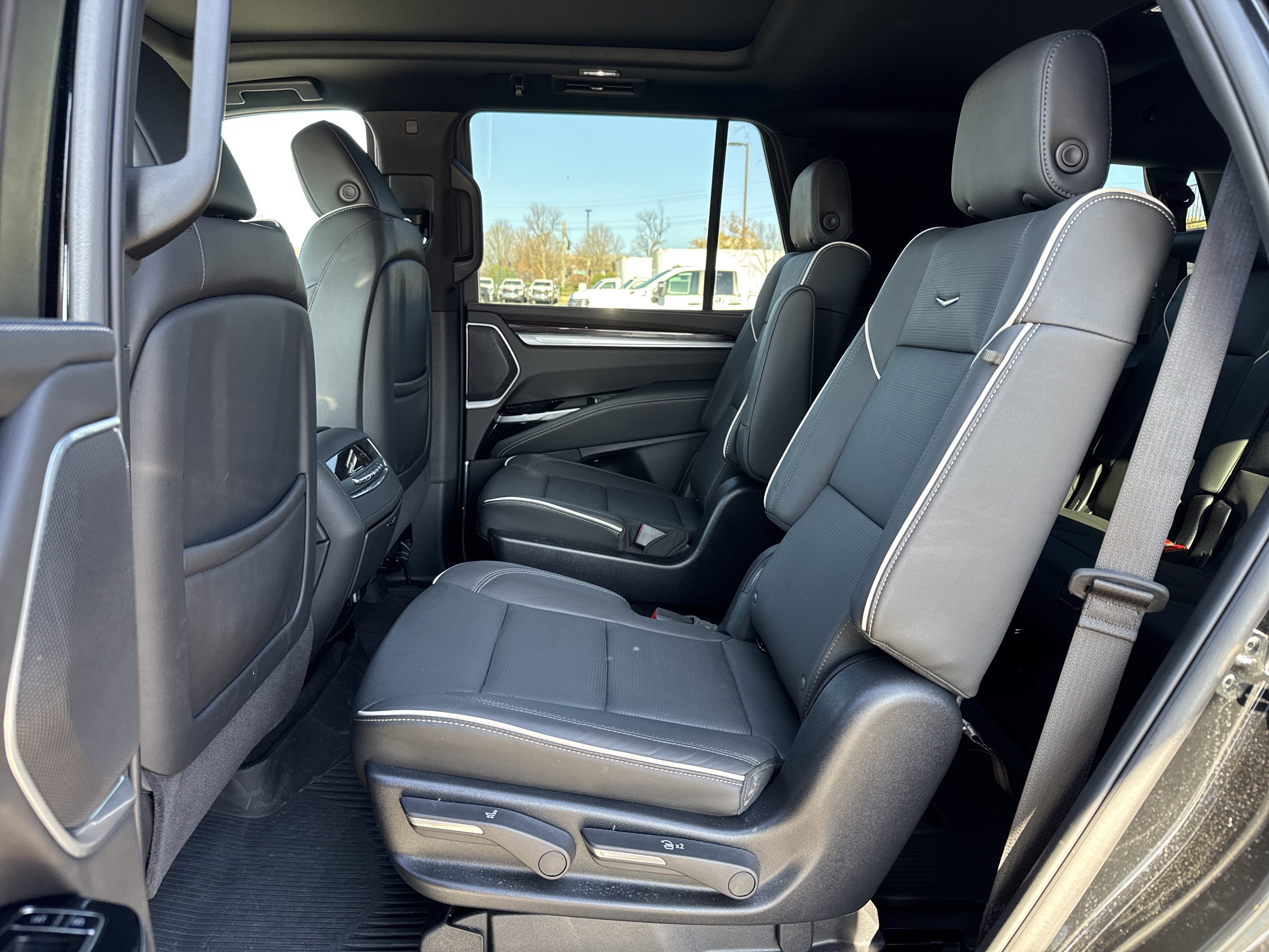 Used 2025 Cadillac Escalade Premium Luxury w/ Touring Package image 32