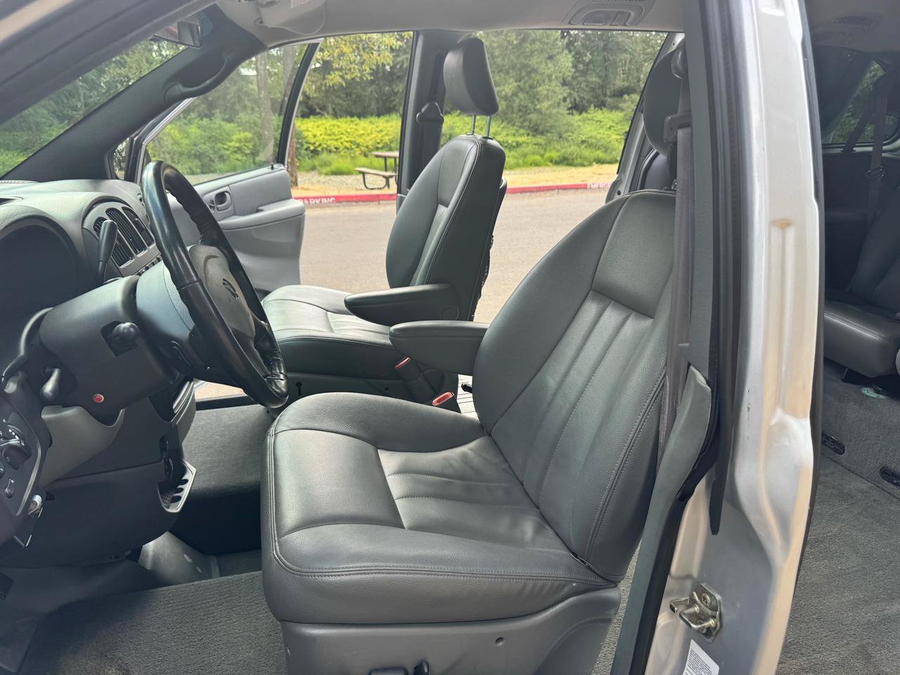 Used 2004 Dodge Grand Caravan SXT w/ Premium Group FWD image 15