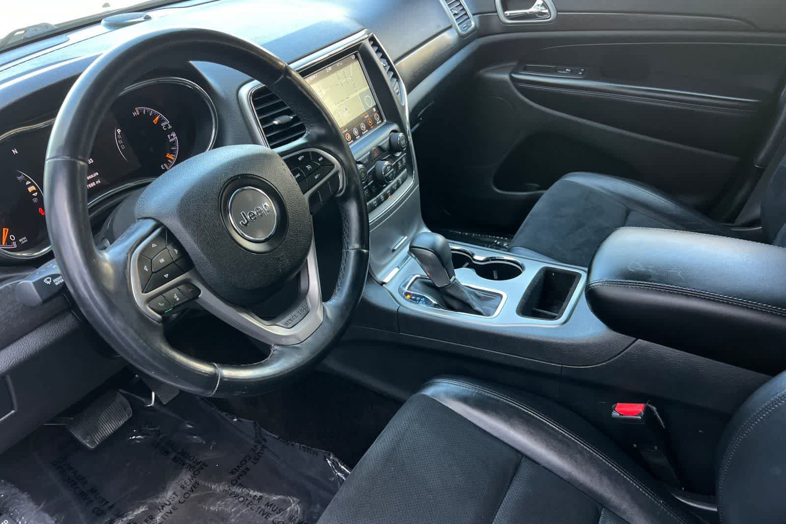 Used 2018 Jeep Grand Cherokee Altitude RWD image 12