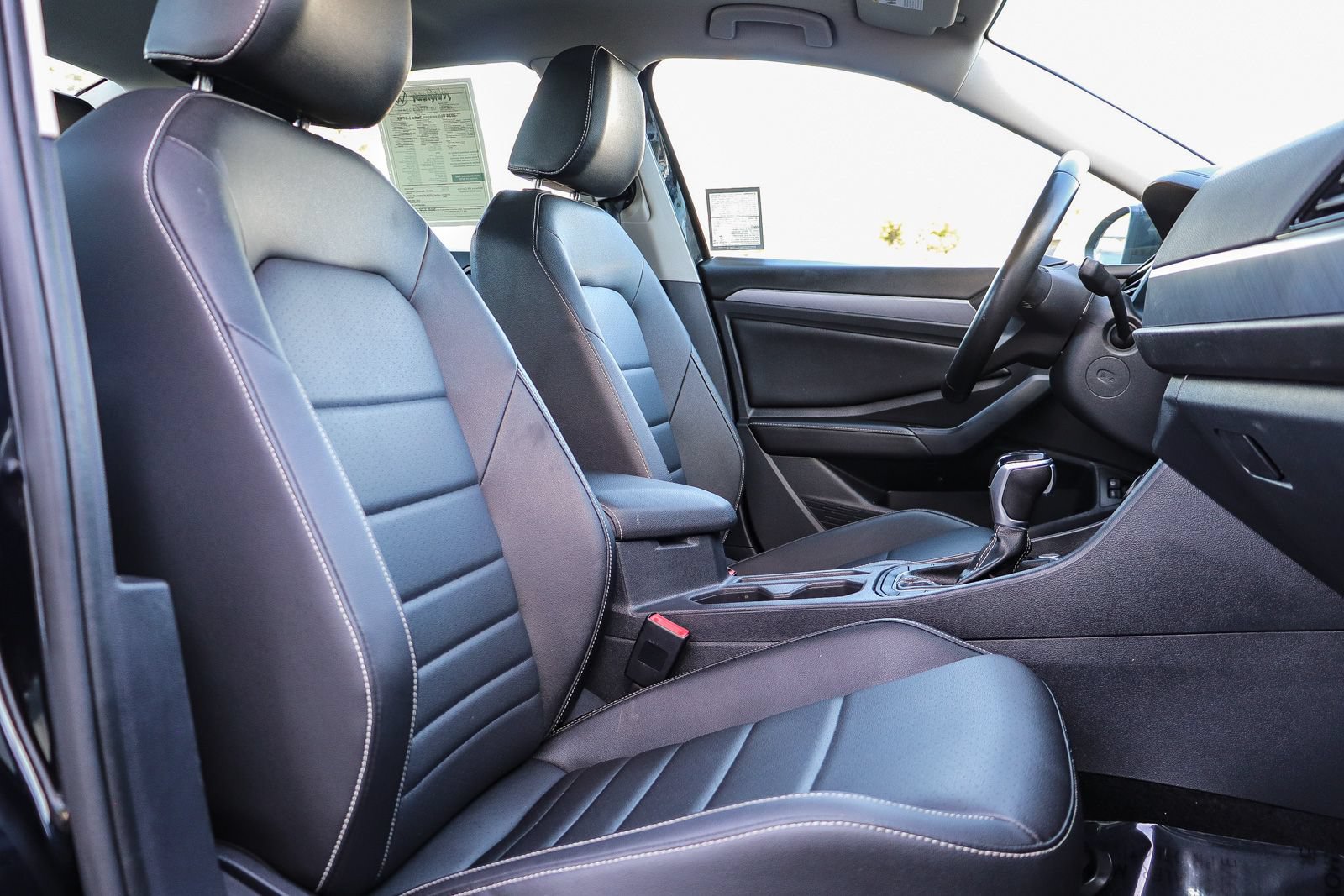 Used 2024 Volkswagen Jetta SE FWD image 17
