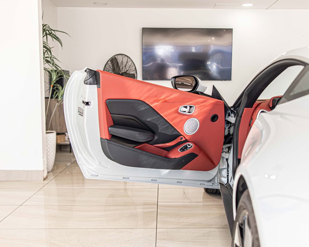 Used 2023 Aston Martin V8 Vantage Coupe image 29