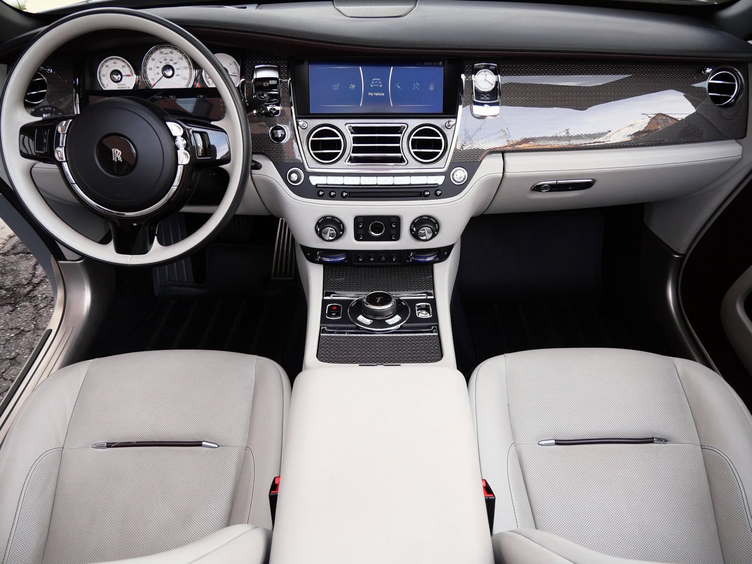 Used 2019 Rolls-Royce Dawn RWD image 4