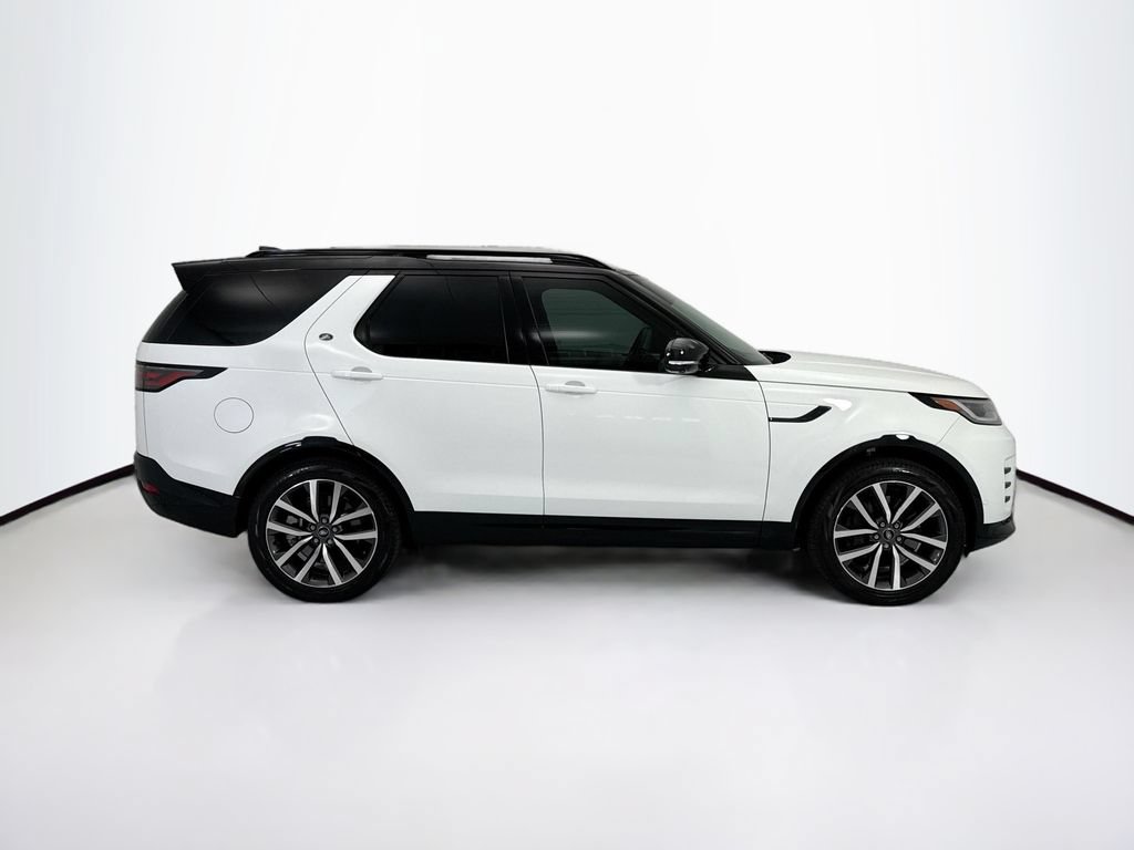 Used 2024 Land Rover Discovery Dynamic SE AWD/4WD image 4