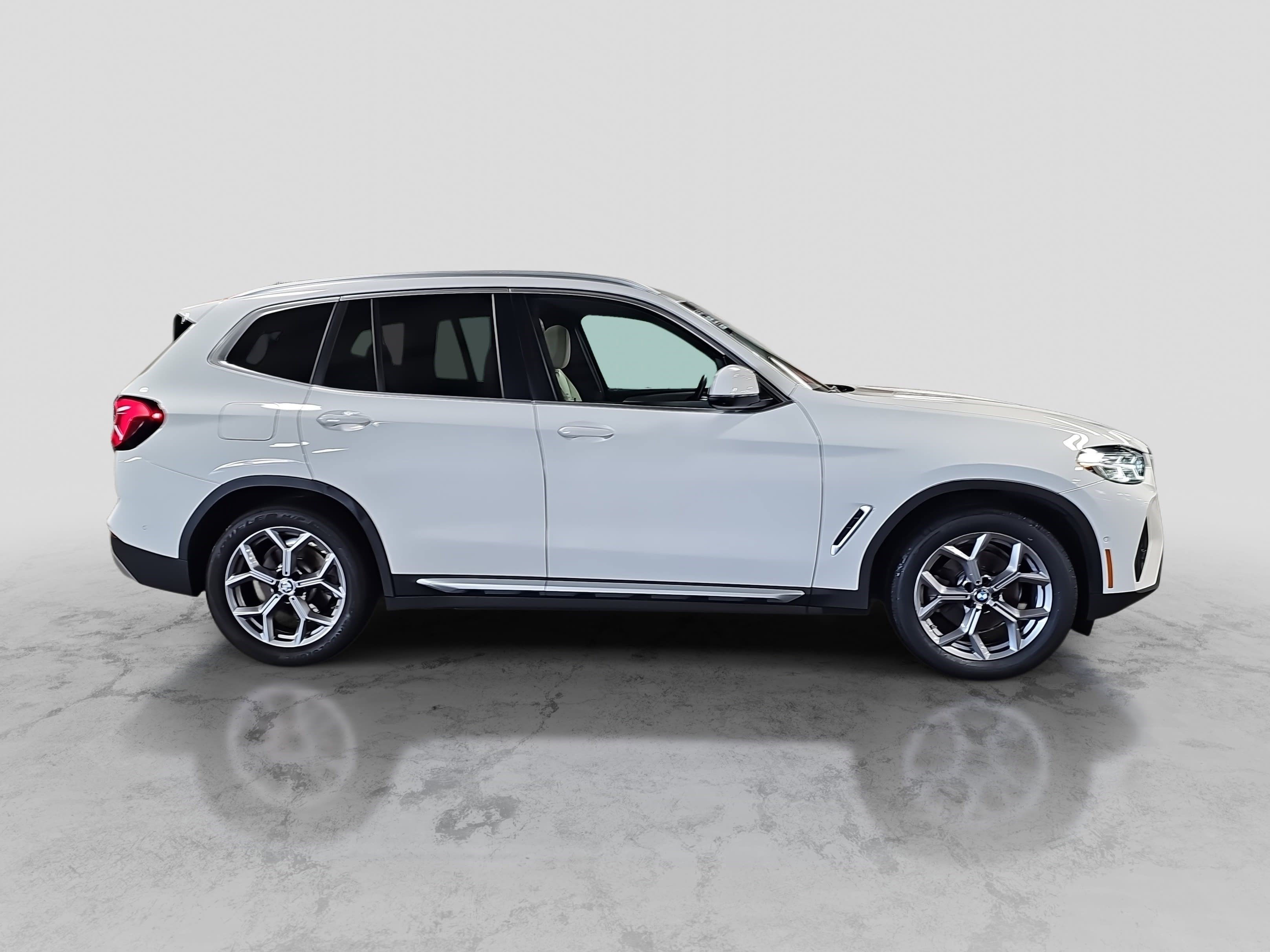 Used 2023 BMW X3 sDrive30i w/ Convenience Package image 4