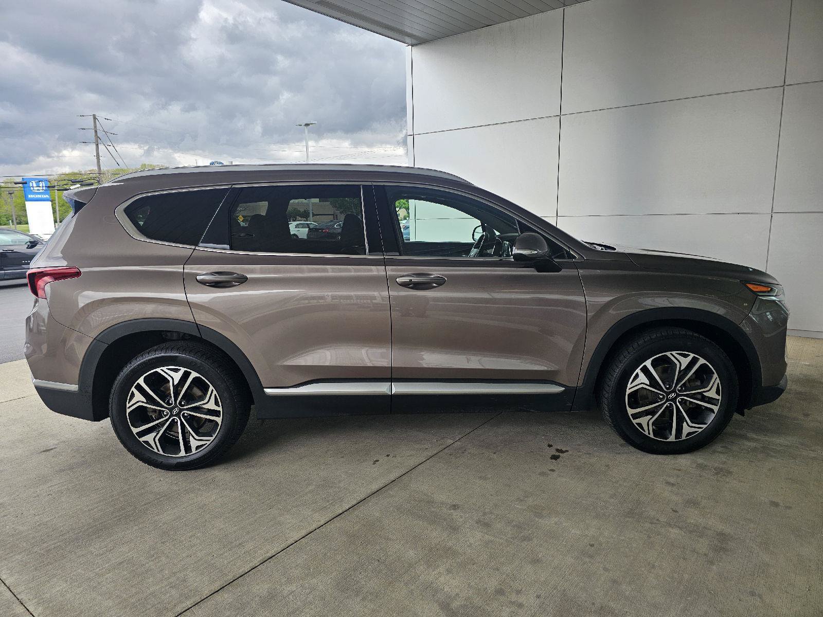 Used 2019 Hyundai Santa Fe Limited FWD image 6