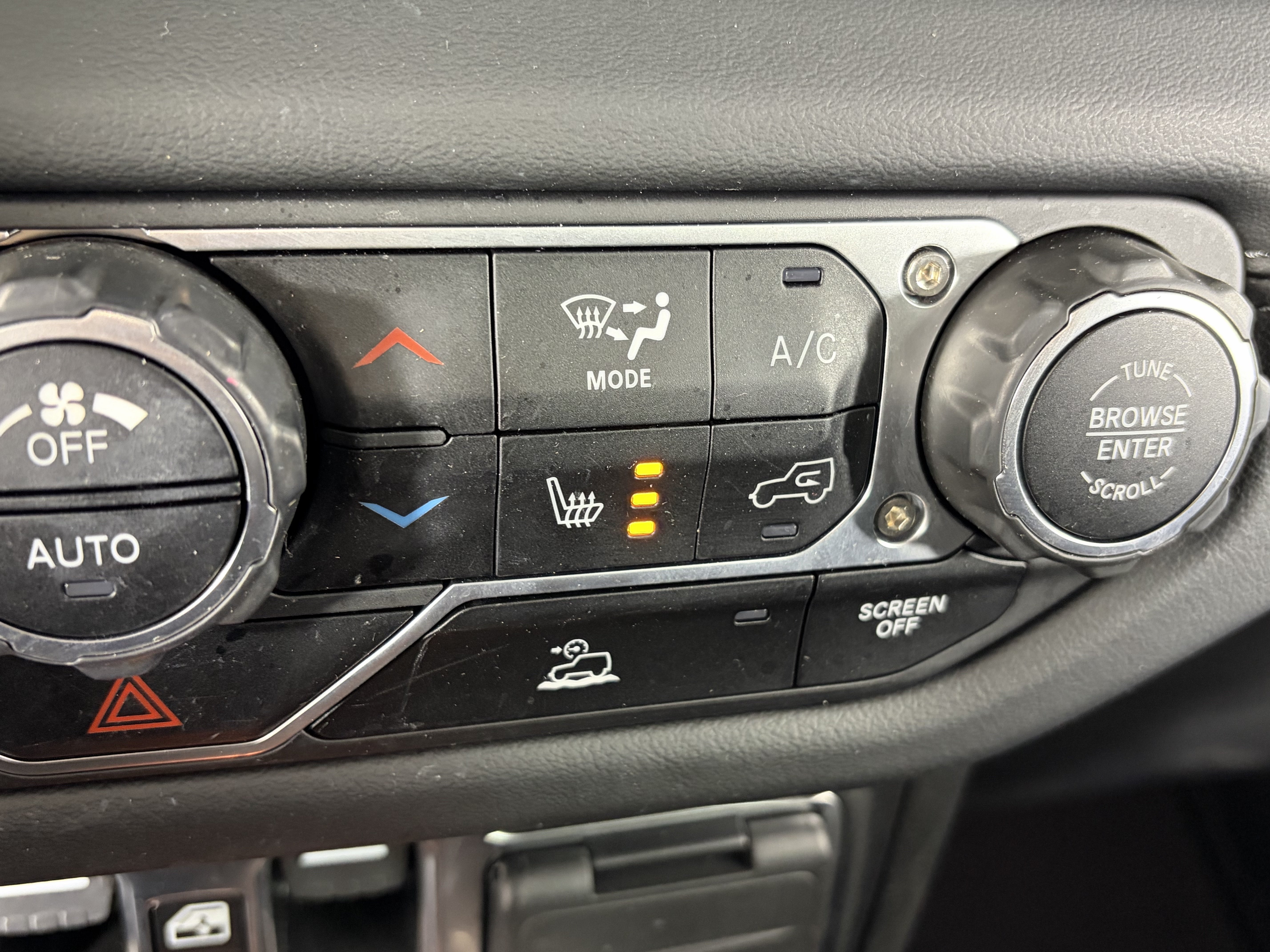 Used 2024 Jeep Wrangler Unlimited Sahara AWD/4WD image 23